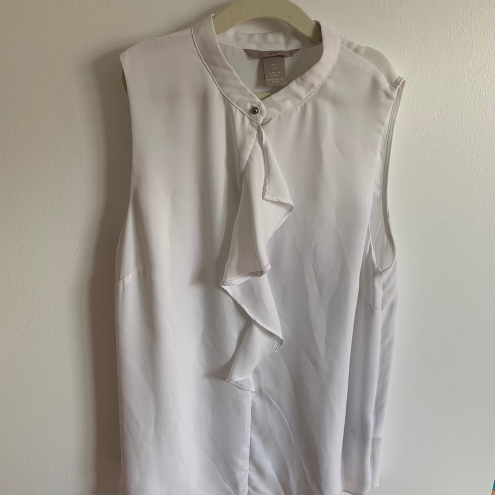 ๐ฟ 2/22$ ๐ฟ H&M Ruffle blouse - Picture 2 of 3
